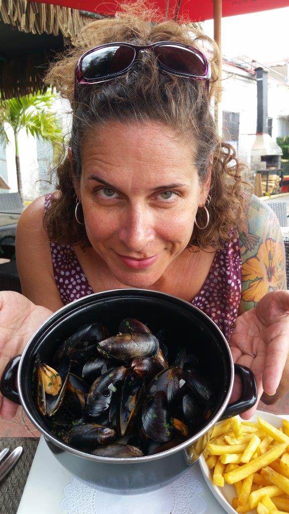 mmmmm...mussels in garlic-wine sauce